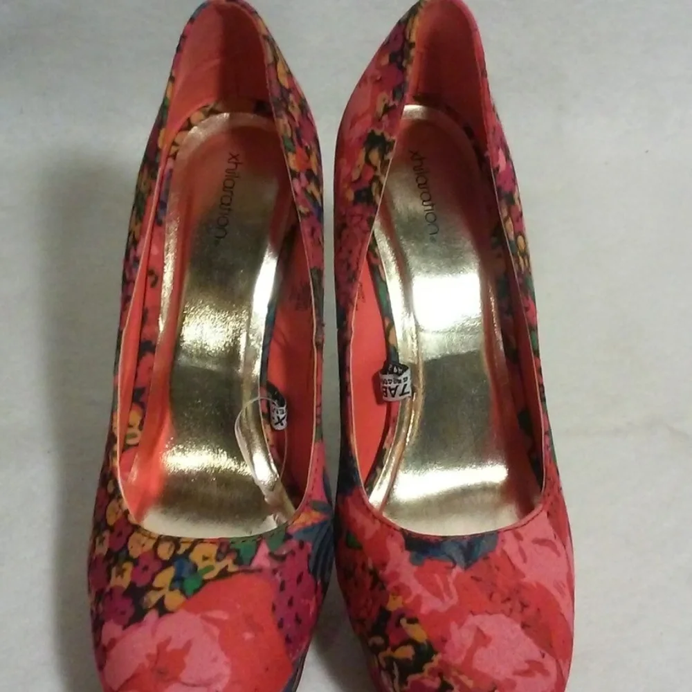 Vintage Red Pink Floral Fabric Platform Pumps, Size 9